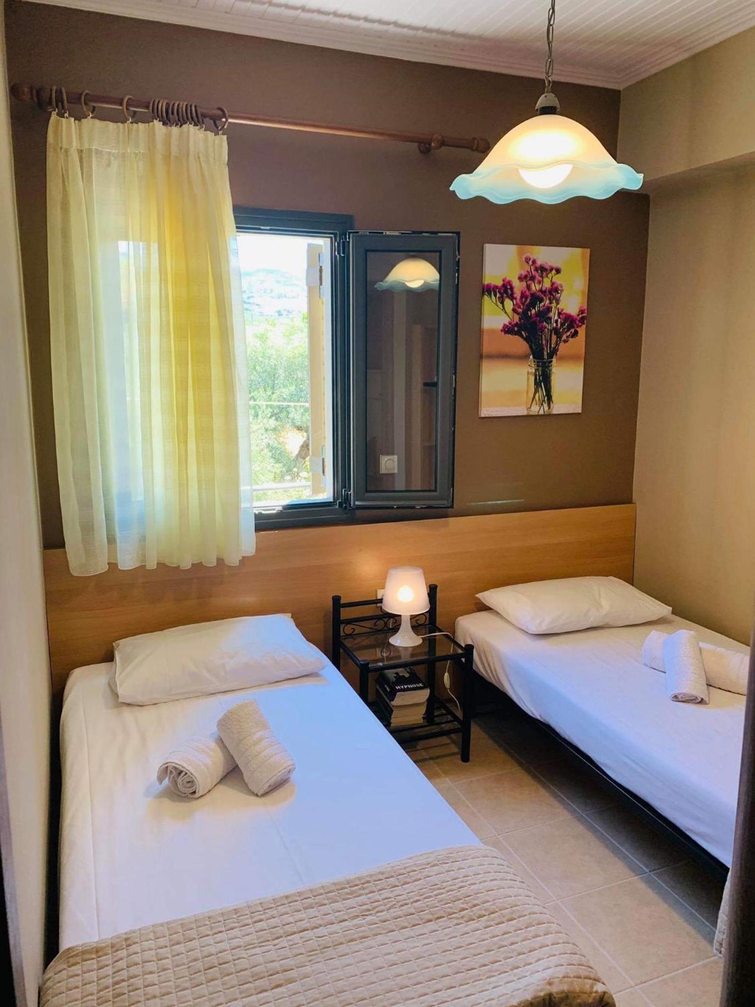 Finikes Apartments Stoupa Bilik gambar