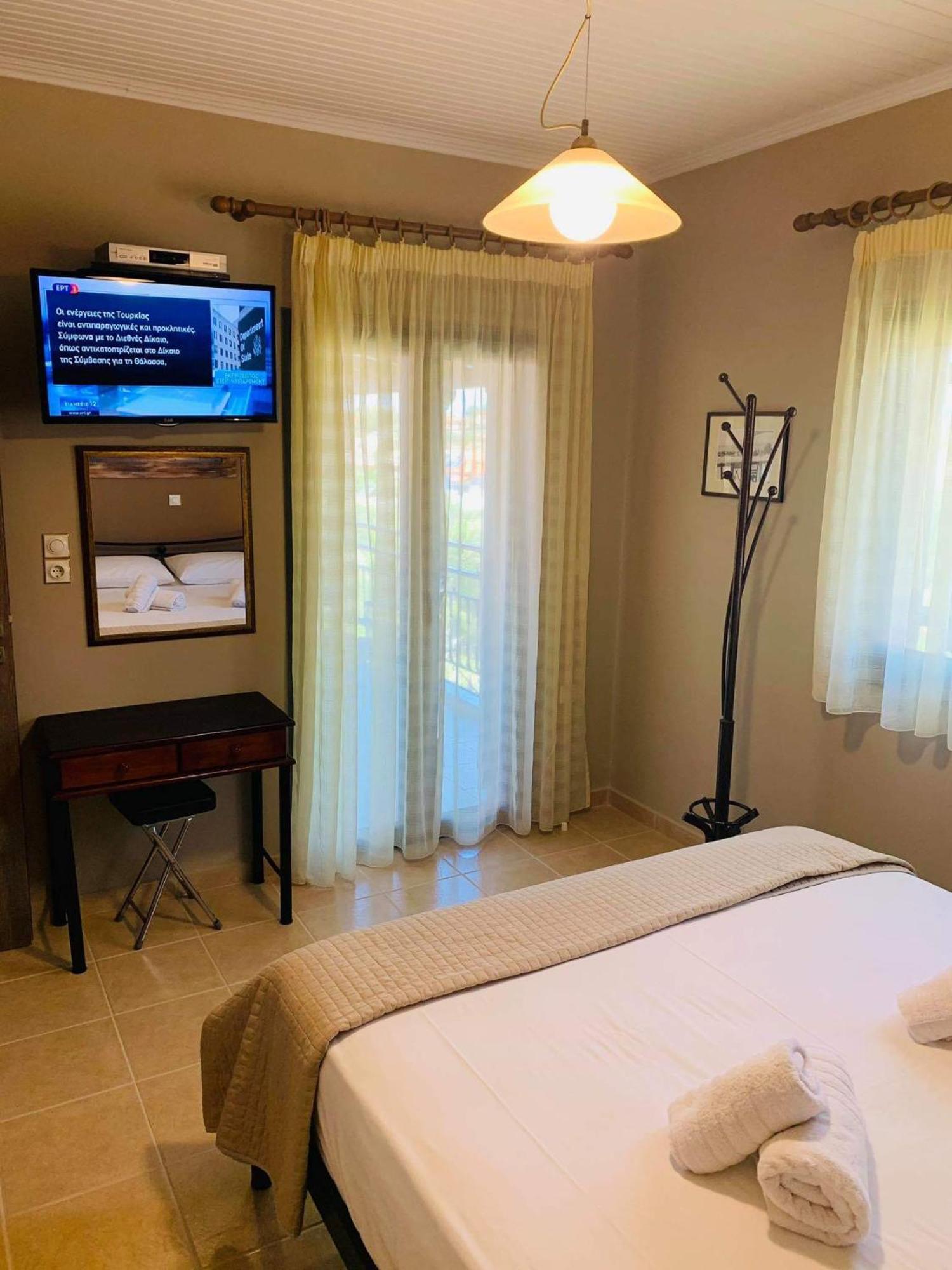 Finikes Apartments Stoupa Bilik gambar