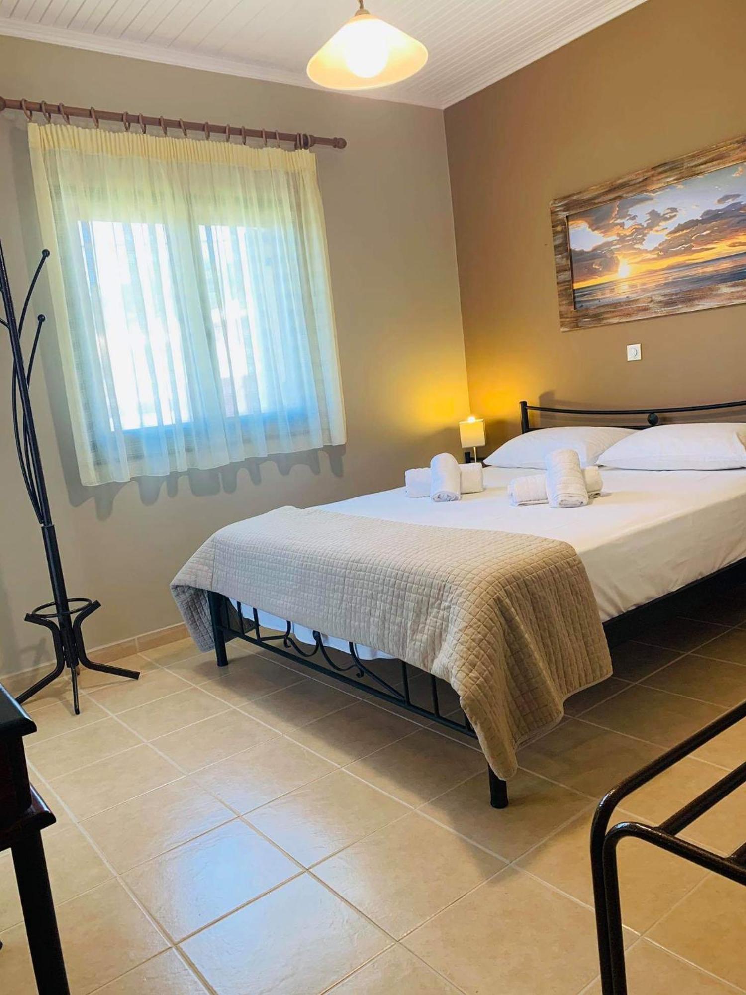 Finikes Apartments Stoupa Bilik gambar