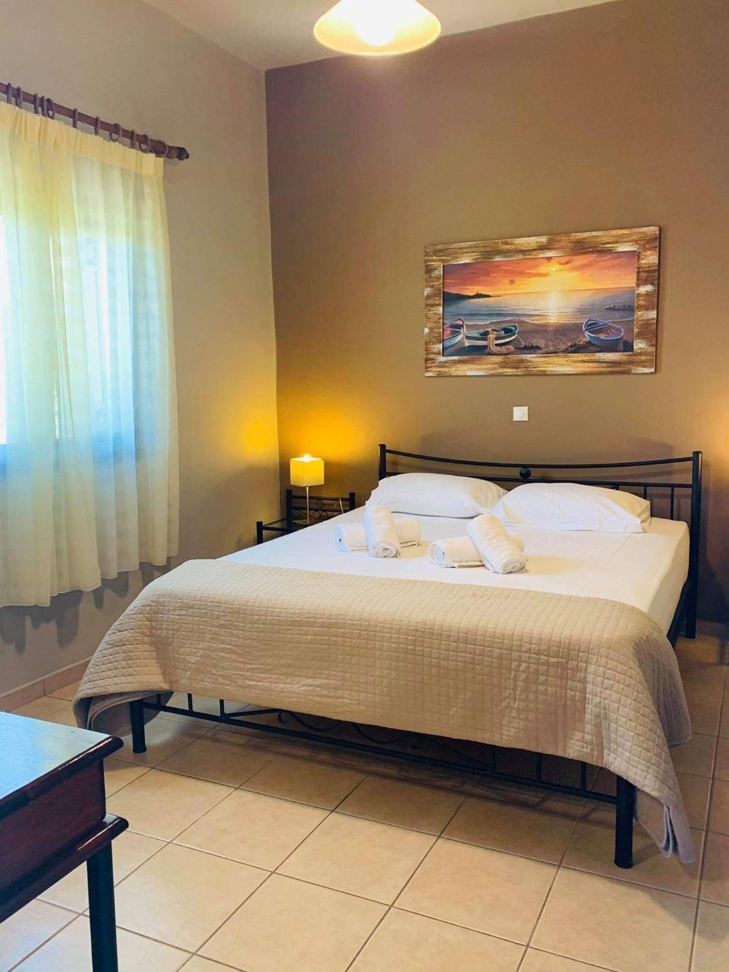 Finikes Apartments Stoupa Bilik gambar