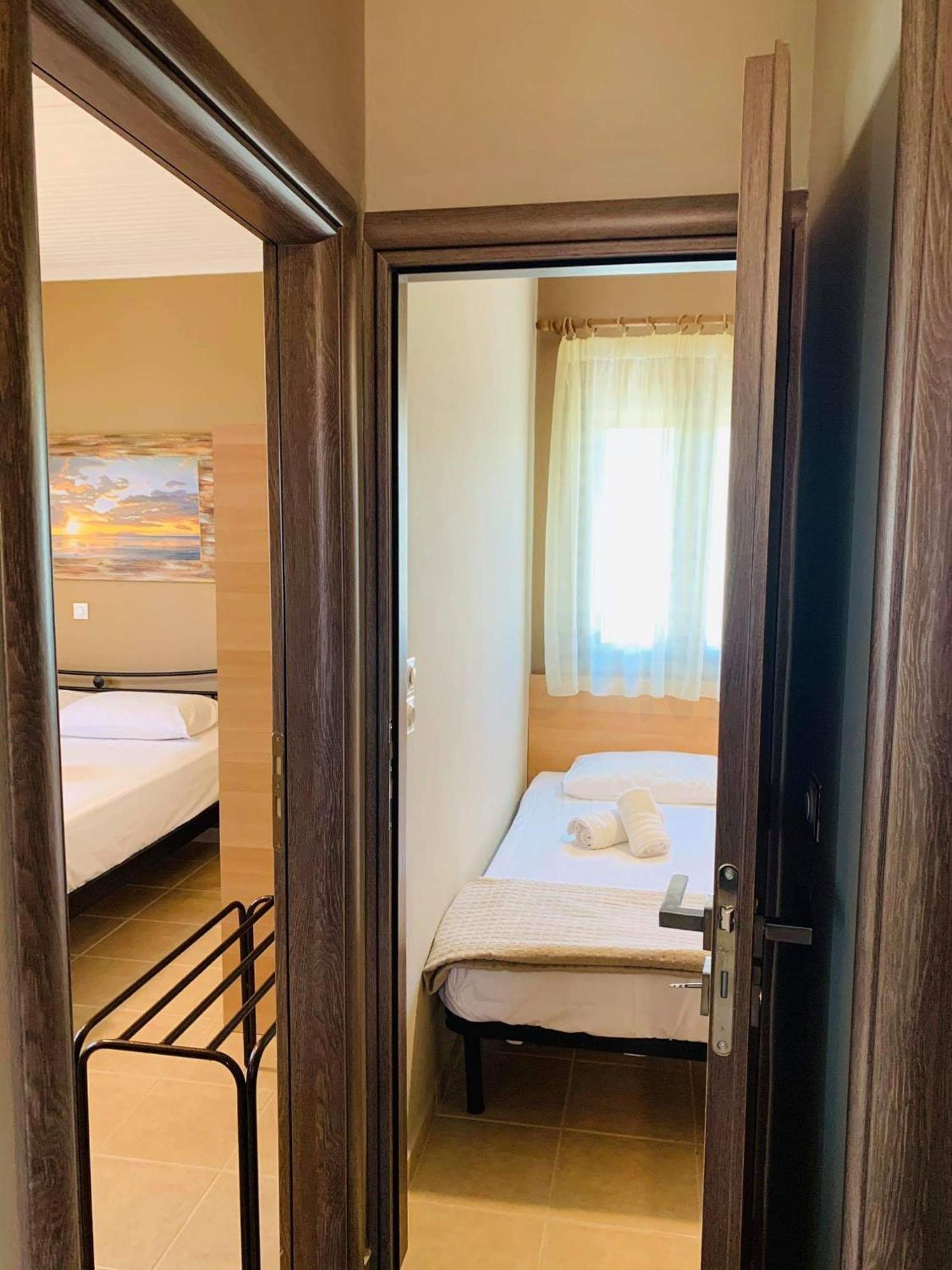Finikes Apartments Stoupa Bilik gambar