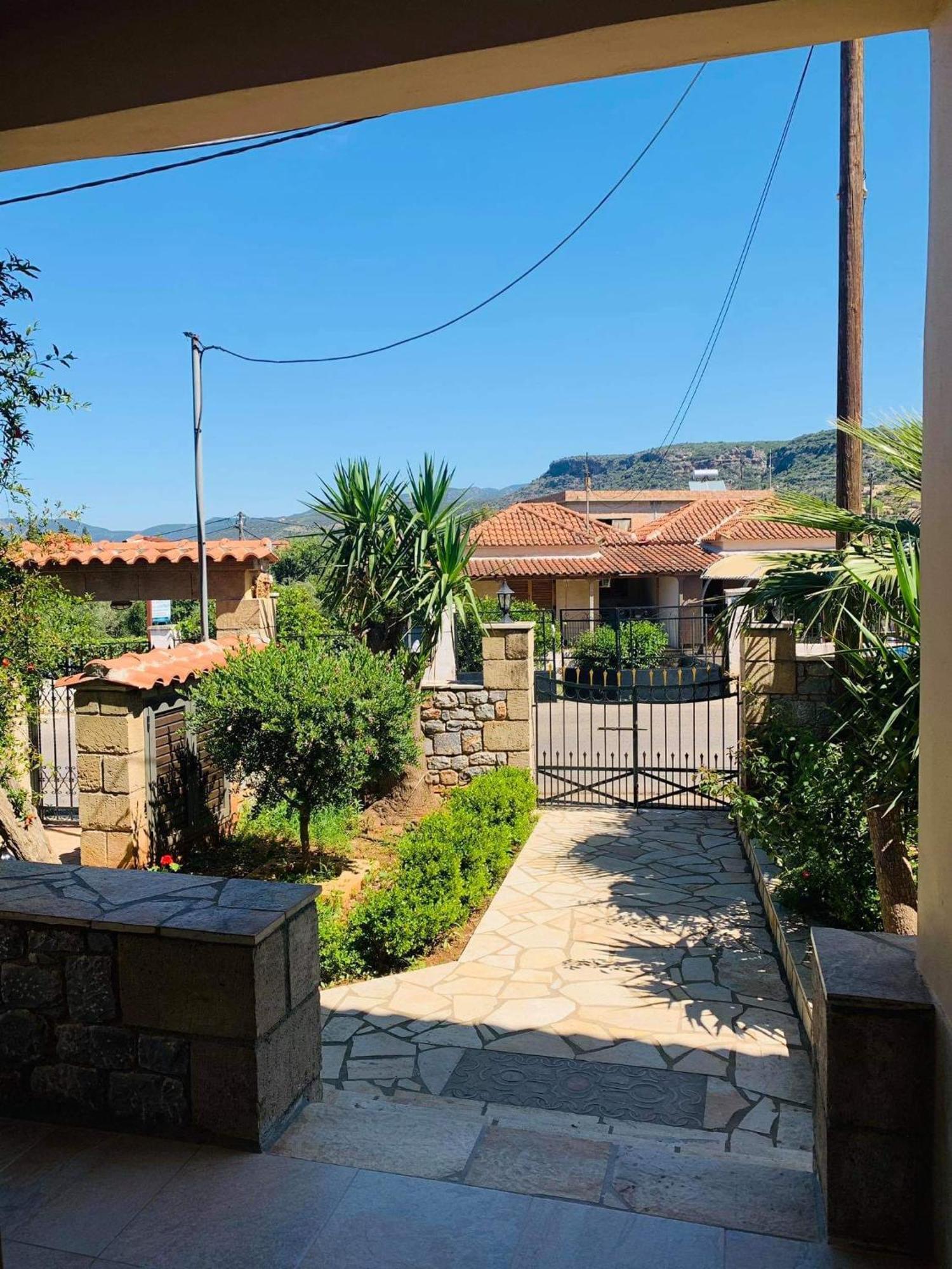 Finikes Apartments Stoupa Bilik gambar