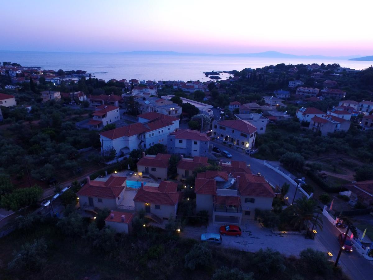 Finikes Apartments Stoupa Luaran gambar