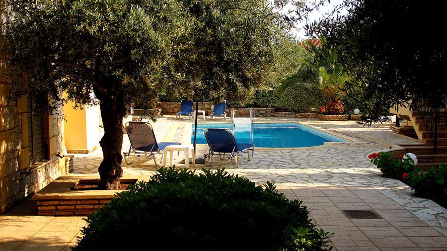 Finikes Apartments Stoupa Luaran gambar