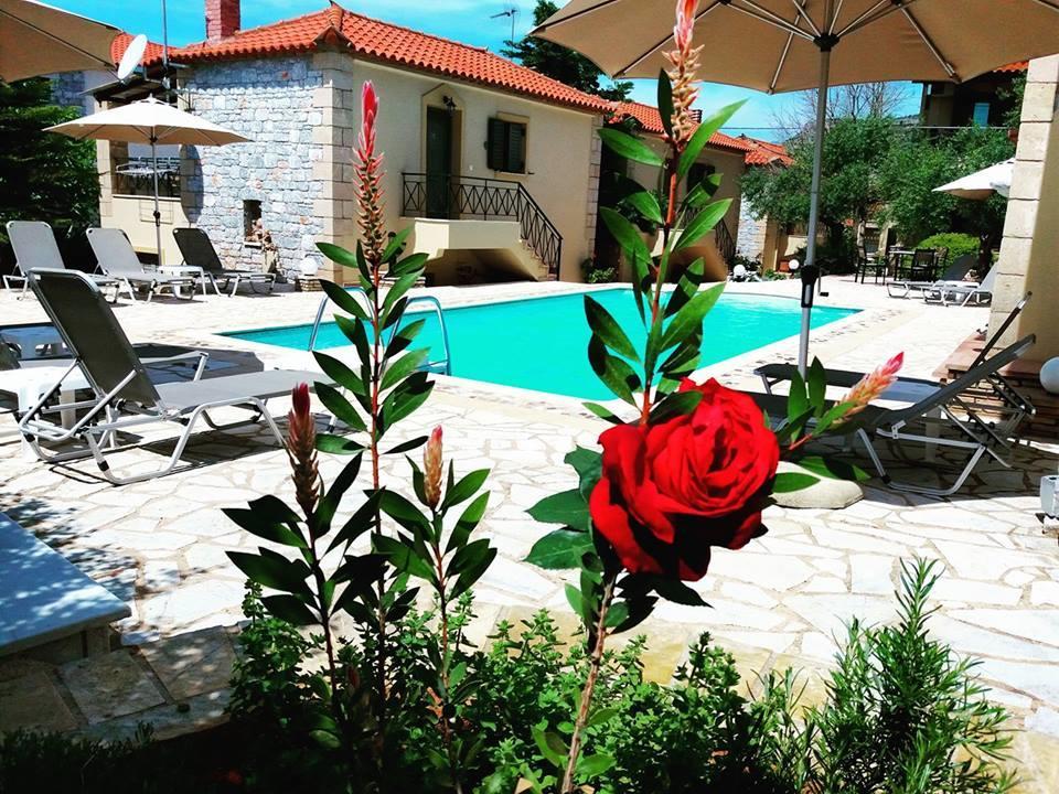 Finikes Apartments Stoupa Luaran gambar